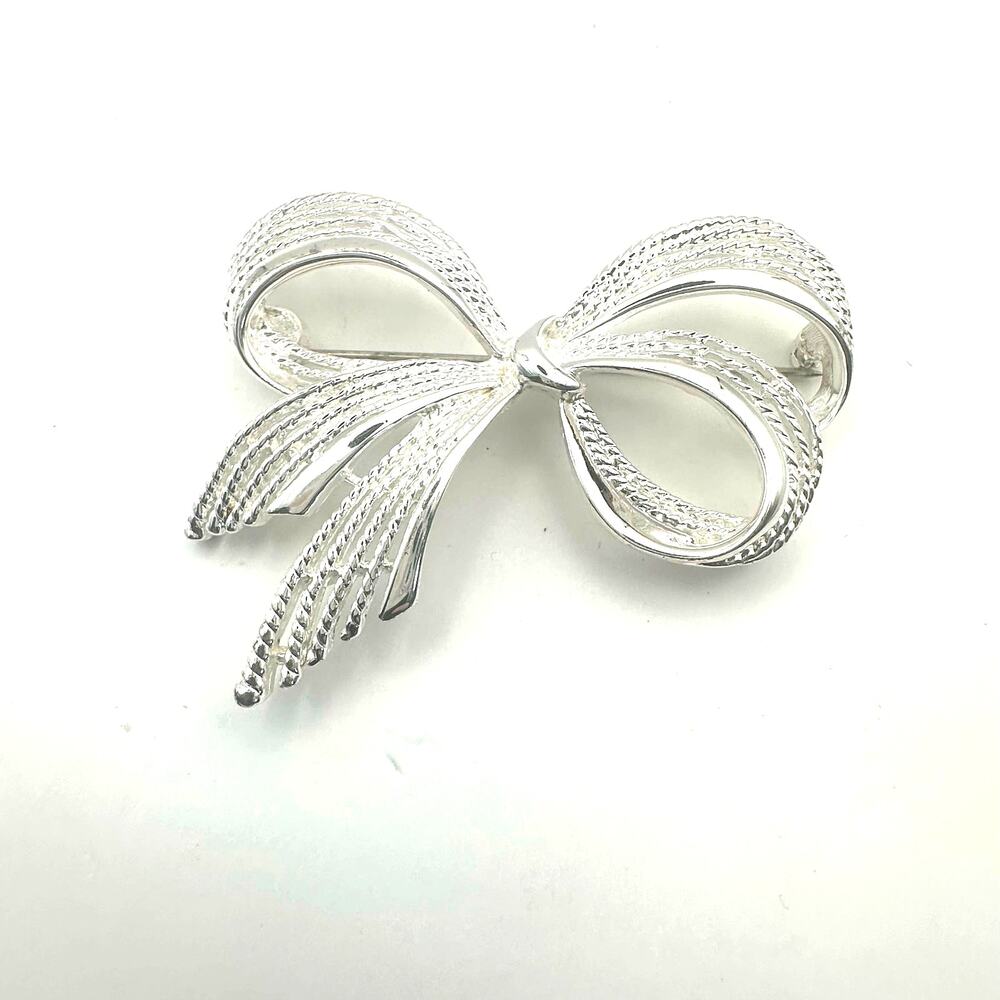 Napier Bow Brooch Pin SIlver tone Festive Vintage Retro fashion costume jewelry